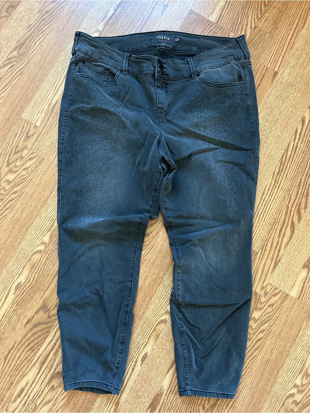 Black Skinny Jeans with Subtle Embellishment